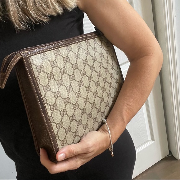 Gucci Supreme GG Monogram Clutch